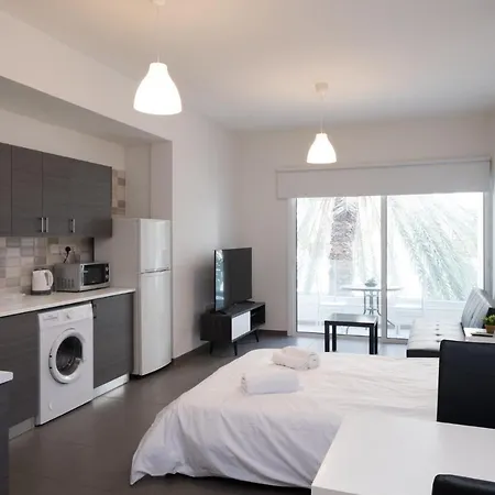 Spacious Studio Downtown *