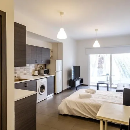 Spacious Studio Downtown * Larnaca
