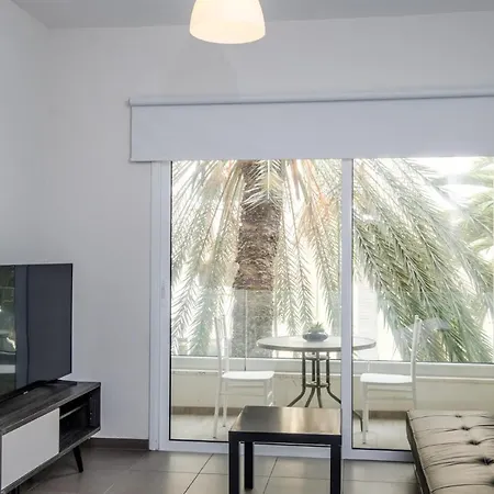 Lägenhet Spacious Studio Downtown Larnaca